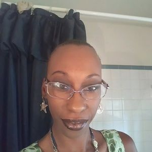 Meet your Posher, Alesha